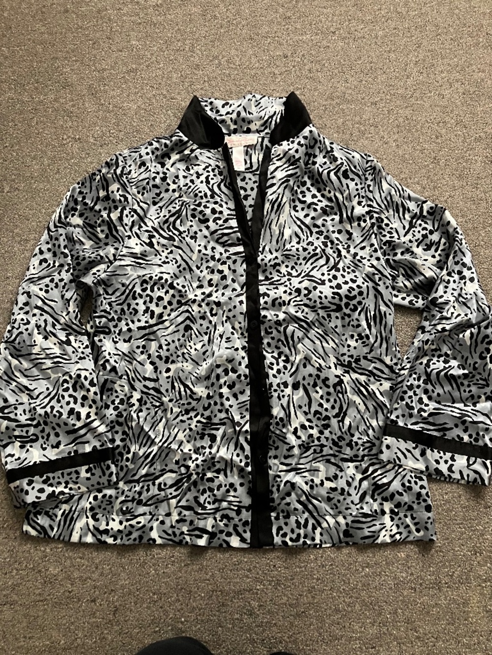 Women’s Oscar de la Renta Animal Print Pajama Top Size Medium